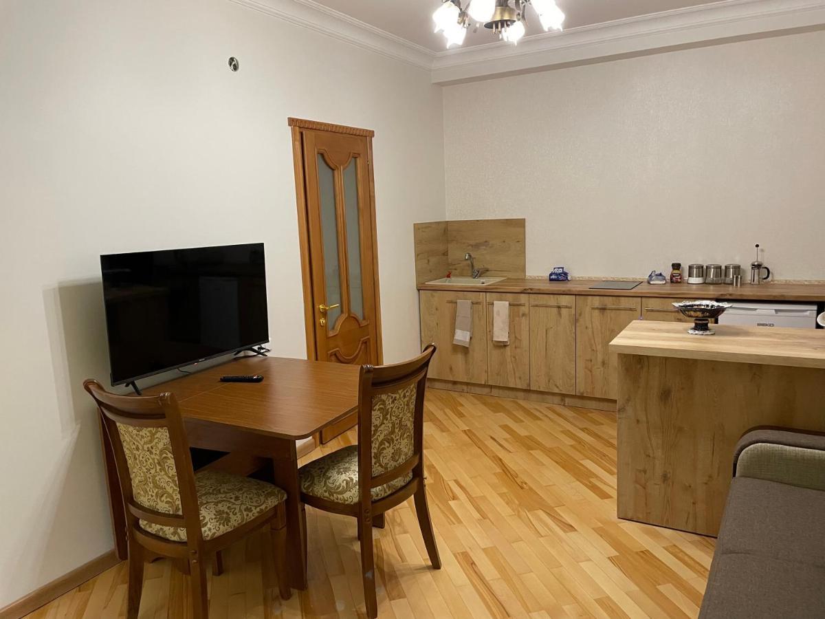 Apartment In City Center Erivan Exterior foto